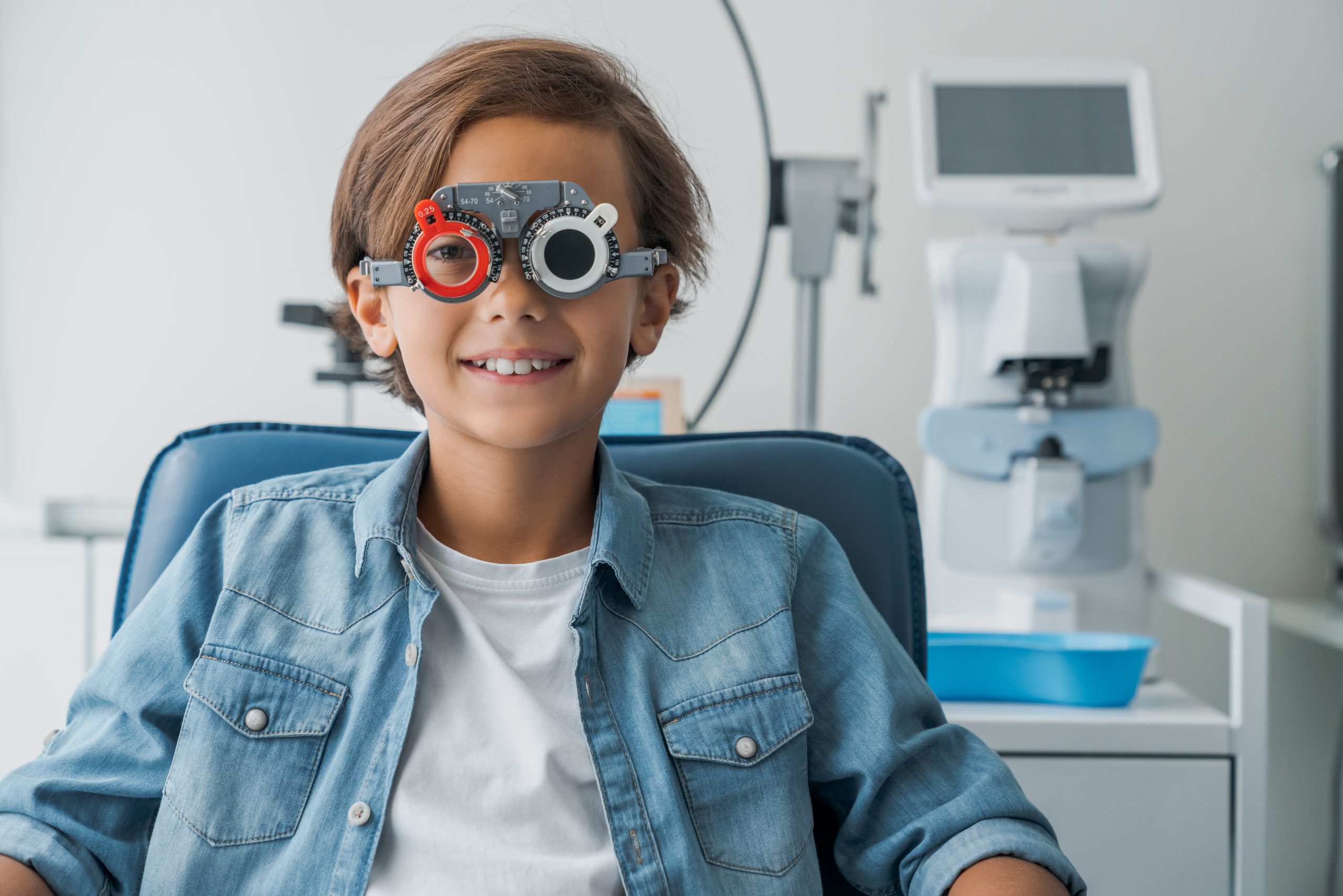 Діагностика зору на прийомі у дитячого лікаря-офтальмолога