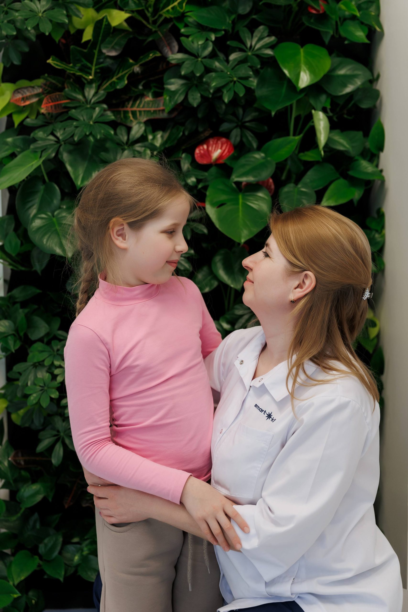 Взаємодія дитини та лікаря-педіатра під час прийому