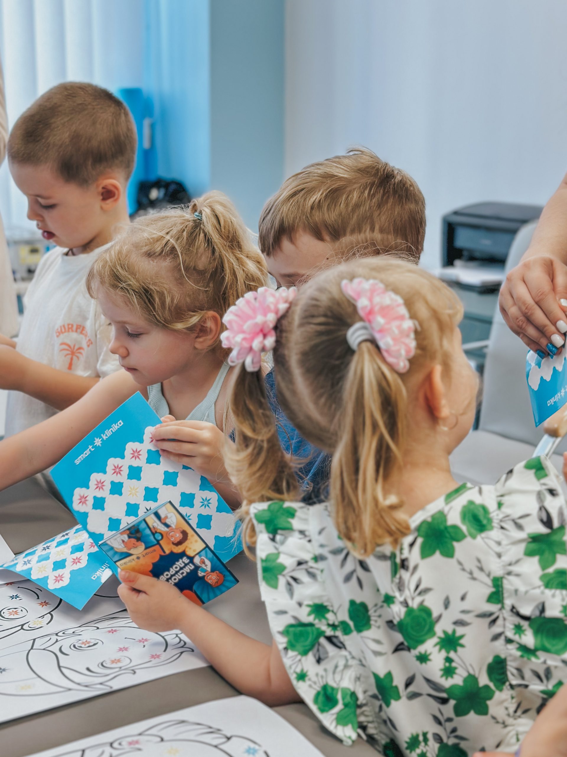 Діти на екскурсії в клініці